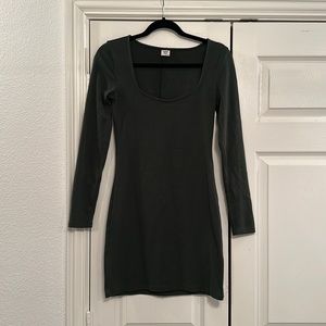 ARITZIA SUNDAY BEST ARMY GREEN SQUARE NECK DRESS SIZE SMALL